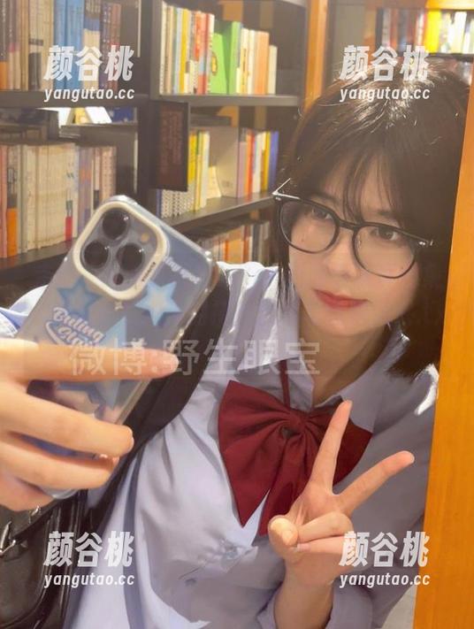 走进“眼酱大魔王w”十月高清写真合集，领略精致细腻的摄影艺术与独特风采.txt