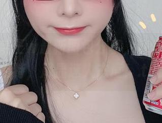 眼酱大魔王w最新图包分享，裤里丝风格独特，尽显迷人态度！.txt