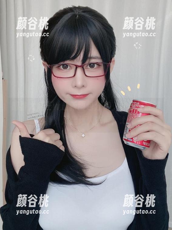 眼酱大魔王w 眼酱大魔王w最新图包分享,裤里丝风格独特,尽显迷人态度!.txt