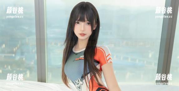 神乐坂真冬灰丝写真新更新，呈现精致原图，感受冬季的浪漫氛围.txt