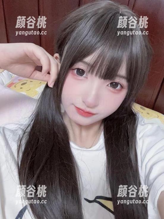 发现神楽坂真冬的自拍魅力：原图在线分享，让你的心被她的美深深打动。.txt