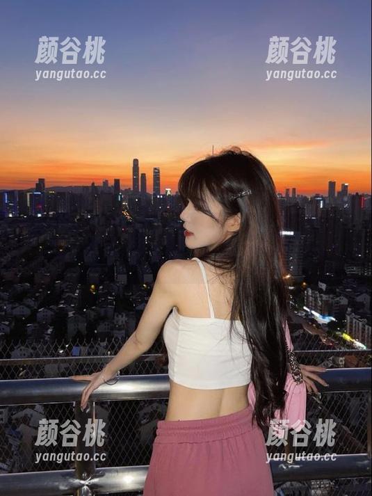 微密圈 - 办公室写真背后的禅雨儿Lynne：魅力与职场的完美结合壁纸.txt