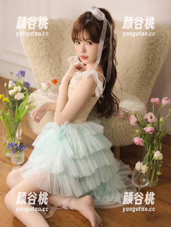 秀人网 - 精彩纷呈的MOON嘉依制服写真合集：每个角落都有故事可讲.txt