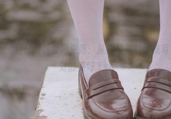 秀人网 – tina甜仔最新套图更新：从容优雅的网袜写真，尽享视觉的美好.txt
