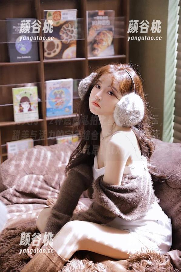 秀人网 - z杯悠悠私拍比基尼作品展示，甜美与活力的完美结合，让你感受到无尽的夏日气息！.txt