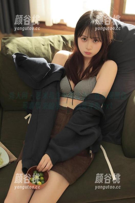 秀人网 - 艺术与生命的结合：任莹樱黑白写真带来的视觉与心灵冲击.txt