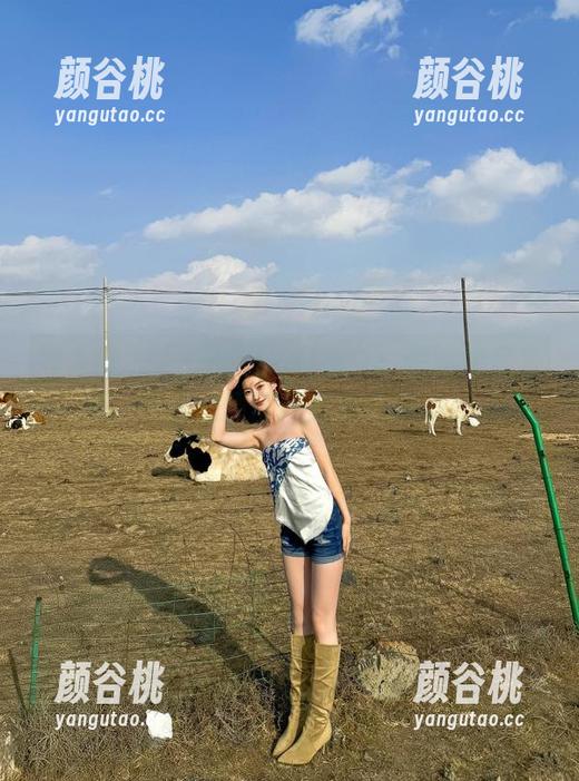 秀人网 - 人群中的“亮点”：伊诺裸足写真，无圣光原图释放养眼魅力.txt