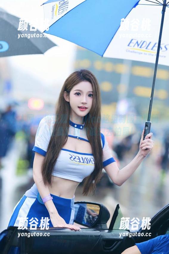 秀人网 - 兜豆靓Youlina这组制服套图简直炸裂，让我跃跃欲试想去拍照！.txt