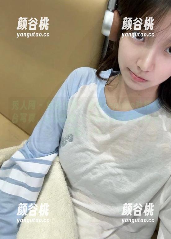 秀人网 - 免费分享！卓君Jeanes独特天台写真，让你的每一天都充满艺术气息与灵感。.txt