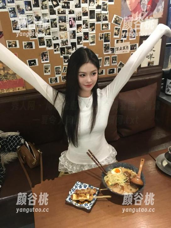 秀人网 - 周于希最新泳装写真套图，清凉一夏令人陶醉的唯美瞬间.txt