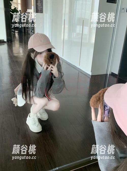 秀人网 - 夏诗雯Sally的泳池秘境，无圣光下展现令人心动的作品之美.txt