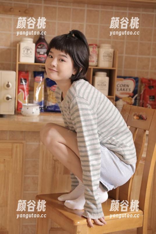 秀人网 - 容容容Alice带你领略体操服的美学：独一无二的写真作品集尽显个性魅力.txt