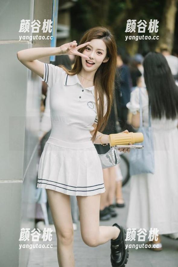 秀人网 - 甜心小雨baby的写真图集，带你领略独特的清新风格.txt