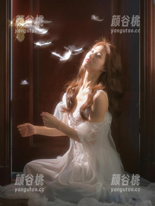 秀人网 - 尤妮丝运动最新作品集：展现坚韧背后的柔美和力量.txt
