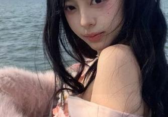 秀人网 – 徐微微mia泳池写真系列：在水中舞动，绽放出青春的活力与无限可能.txt