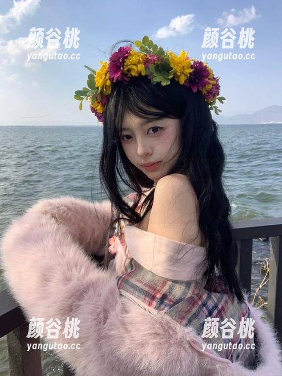 秀人网 - 徐微微mia泳池写真系列：在水中舞动，绽放出青春的活力与无限可能.txt