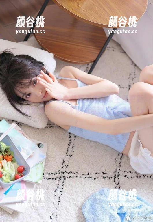 秀人网 - 恩一兔女郎写真作品集全新更新，探索她独特的艺术魅力与时尚风采！.txt