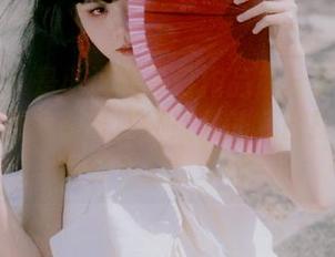 秀人网 – 是小逗逗夏日作品集分享：这些照片看得我都开始怀疑我的夏日打扮到底有多丑！.txt
