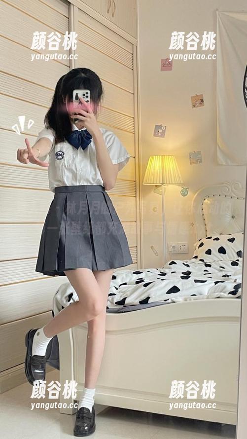 秀人网 - 林月月的户外写真，让你心动的每一张壁纸都充满故事与情感.txt