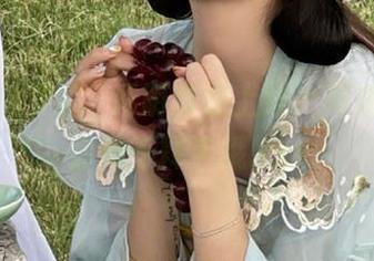 秀人网 – 梦心玥透明套图上线，高清画质让你爱不释手哦.txt