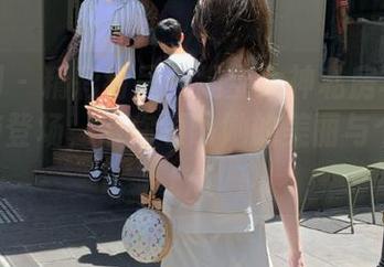 秀人网 – 精彩纷呈！灿宝女神私房写真原图重磅登场，带你领略她的美丽与个性！.txt