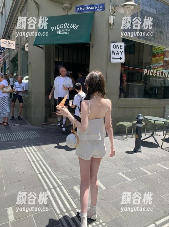 秀人网 - 精彩纷呈！灿宝女神私房写真原图重磅登场，带你领略她的美丽与个性！.txt