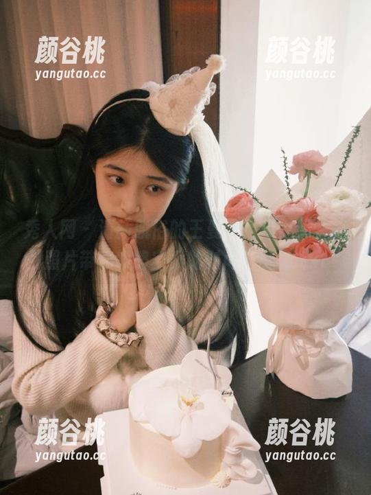 秀人网 - 清新脱俗的王曼柔空姐，无圣光照片带你领略空乘的时尚与魅力.txt
