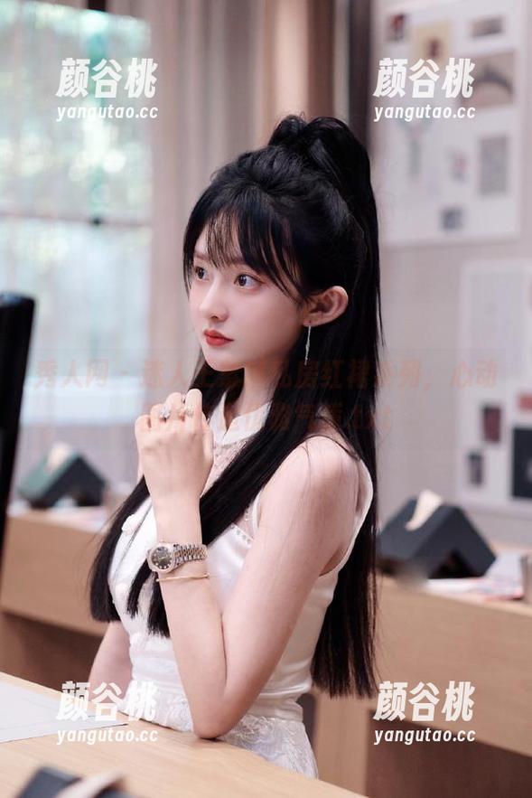秀人网 - 迷人王紫琳私房红裙系列，心动图片传递优雅气质.txt