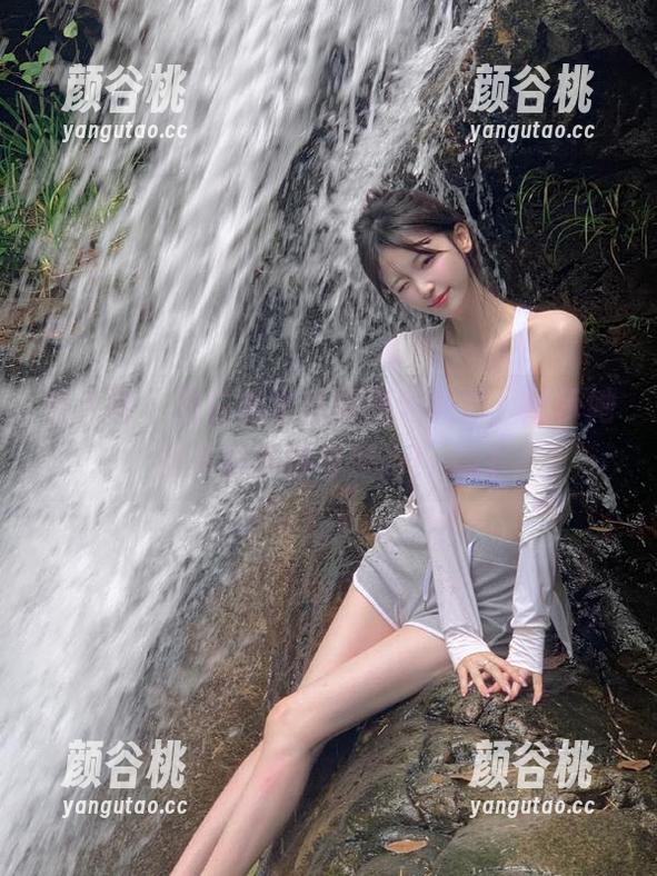 秀人网 - 甜白酱学妹新图包更新，展示她的多样风格与魅力！.txt