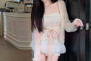 秀人网 – 揭开白洁Bessie灰丝图包的奥秘：让人惊叹的写真作品和故事.txt