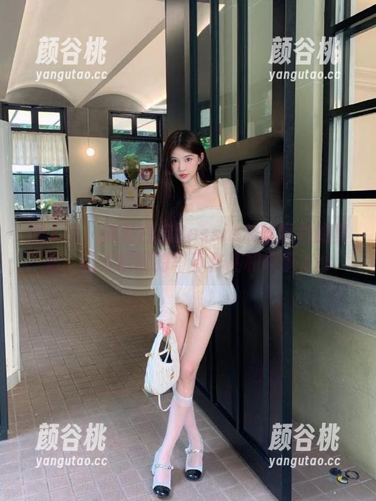 秀人网 - 揭开白洁Bessie灰丝图包的奥秘：让人惊叹的写真作品和故事.txt