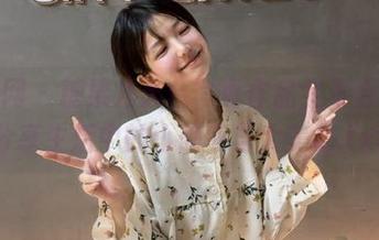 秀人网 – 糖果儿天台写真作品全景合集，分享生活中的小确幸与大美好.txt