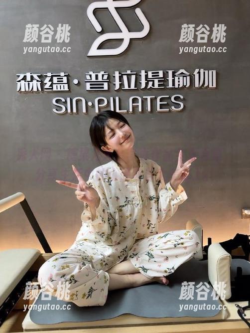 秀人网 - 糖果儿天台写真作品全景合集，分享生活中的小确幸与大美好.txt