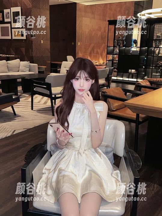 秀人网 - 经典与个性的结合：艾希儿的私房死库水写真合集，带你进入她的艺术世界.txt