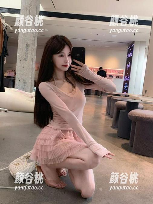 秀人网 - 金小依的制服写真系列，让你尽享多样图库和丰富资源的双重美感！.txt