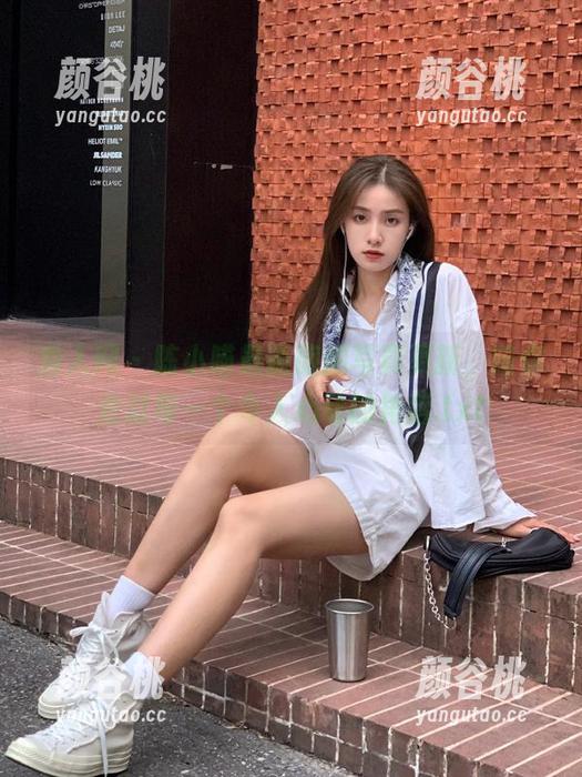 秀人网 - 陈小喵最新旅拍写真更新，陪你走过每一个令人心动的角落.txt