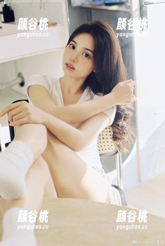 秀人网 - 打开陈念灵Vickyao的镂空美图世界，精彩套图呈现时尚与个性.txt