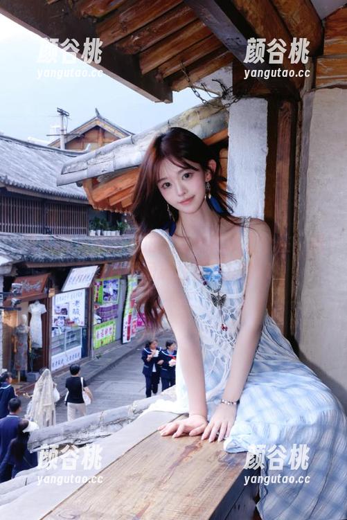 秀人网 - 麦田私拍：当皮衣遇上个性，精彩图片瞬间抓住视线！.txt