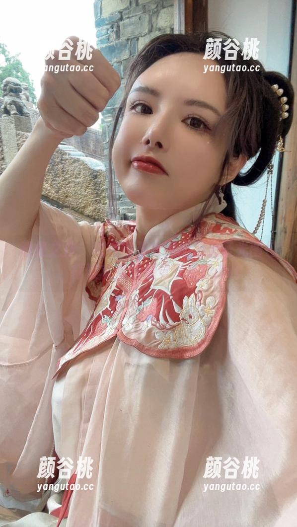 巅峰之作：秋和柯基火辣出击无圣光图包，打破常规的视觉享受！.txt