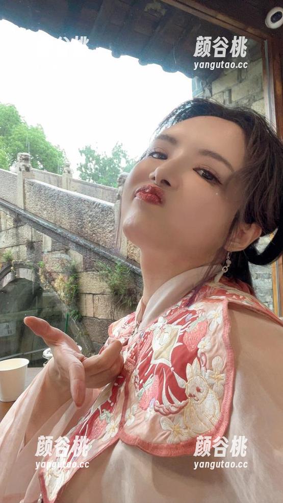 看完秋和柯基的写真，白枪呆同人和服图片简直刷新了我的审美标准！.txt