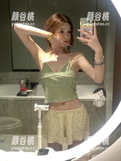 糖果画报 - 原图在线展示：孙梦瑶V的纯白写真，探索不同风格的魅力与探索.txt