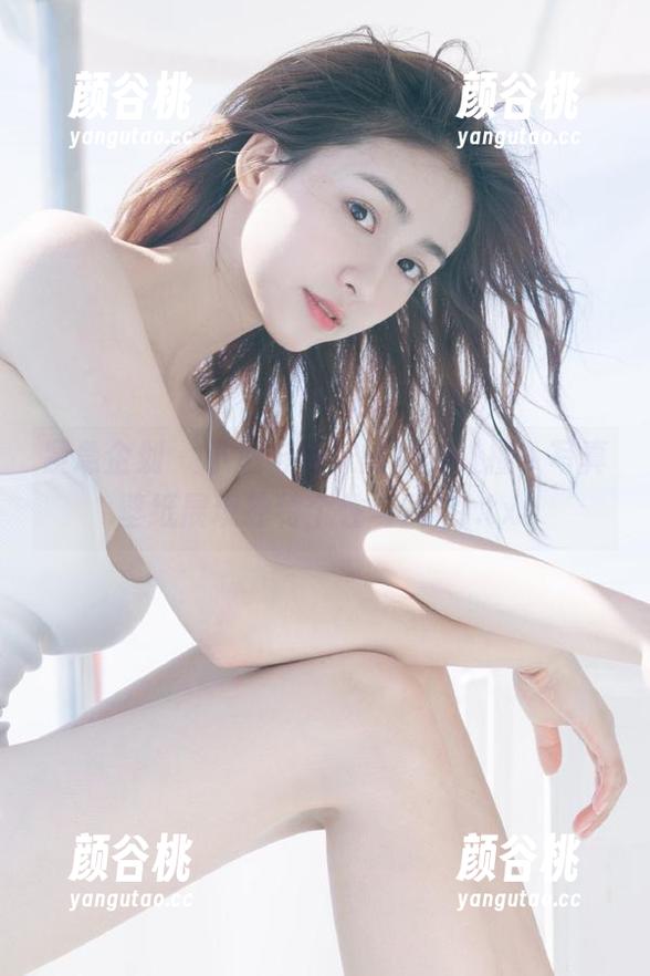 紧急企划 - 小恩与网袜的完美碰撞，写真壁纸展现独特个性与风格!.txt