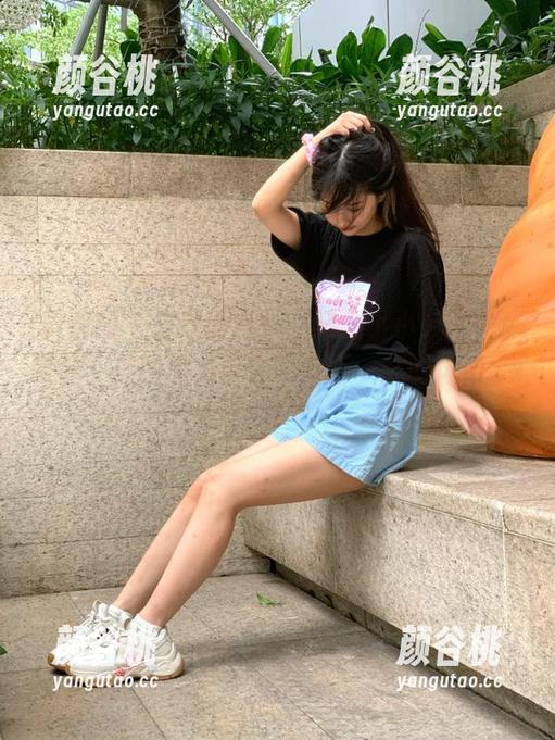微密圈 - 极致诱惑：“纪念小小v黑丝兔女郎”美图图集带你领略不一样的风情.txt