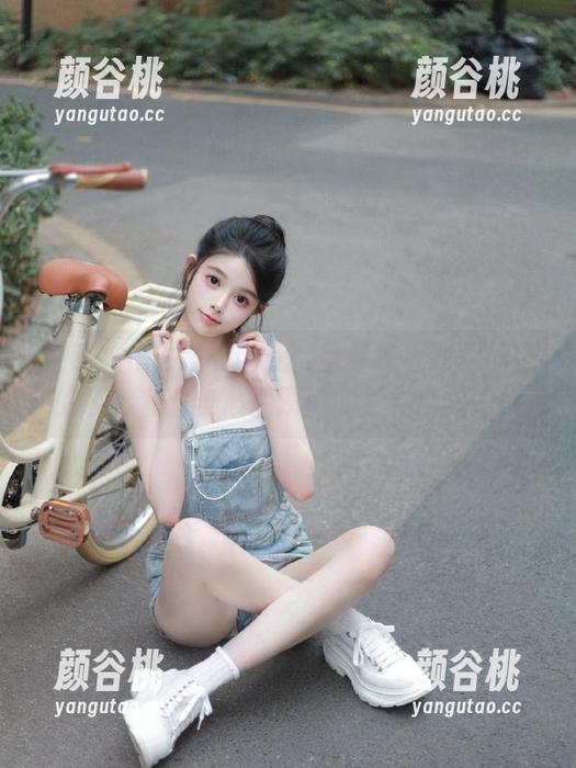 感受方寸之间的诗意：织梦映像独具匠心的摄影套图与心潮澎湃的视觉合集.txt