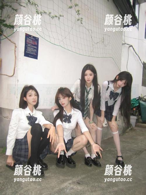 绮梦摄影 - 在无圣光中闪耀：子涵温柔写真图片的独特气质与情怀.txt