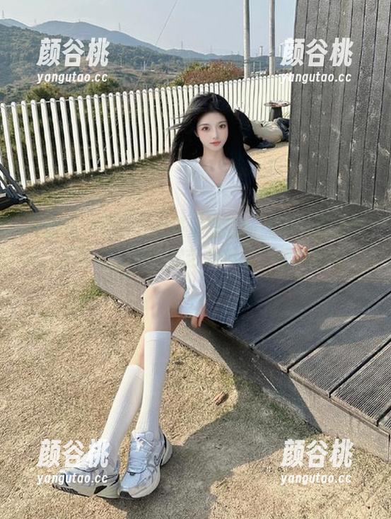 美媛馆 - Carina绮里嘉最新油亮作品集更新，不容错过的视觉艺术体验等你来欣赏！.txt