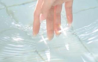 美媛馆 – 伊小七MoMo泳衣写真全场免费，尽情欣赏她如何展现夏季的无限魅力！.txt