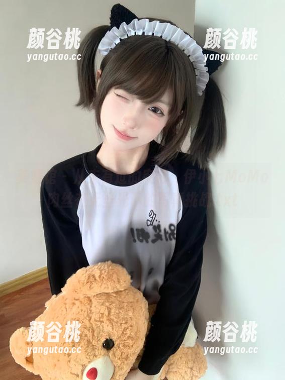 美媛馆 - 从未有过的突破，伊小七MoMo肉丝在无圣光下的写真挑战.txt