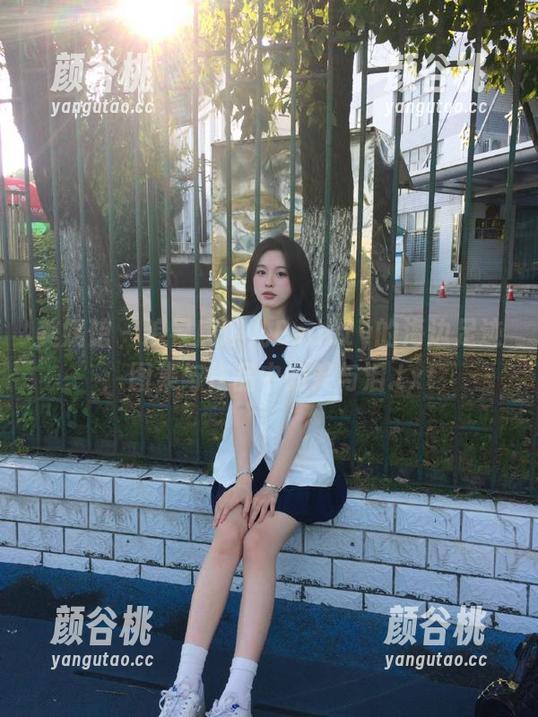 美媛馆 - 追寻唐琪儿Beauty的海边足迹：图集与作品中的笑与泪.txt