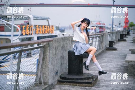 美媛馆 - 揭秘唐琪儿il的时尚搭配：独特套装写真原图大赏.txt